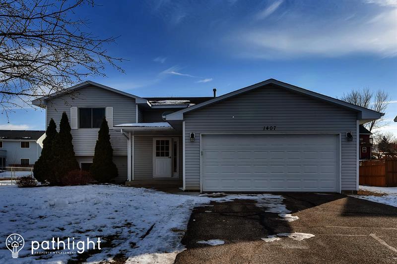Primary Photo - 1407 Primrose Lane, Shakopee, MN, 55379