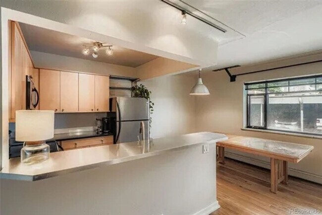 Foto del edificio - 636 N Washington St