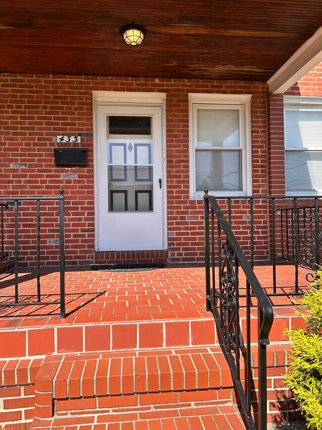 Building Photo - 433 Pembrooke Blvd