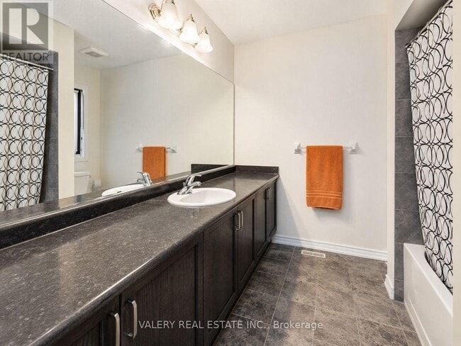 Building Photo - 407 Linden Dr