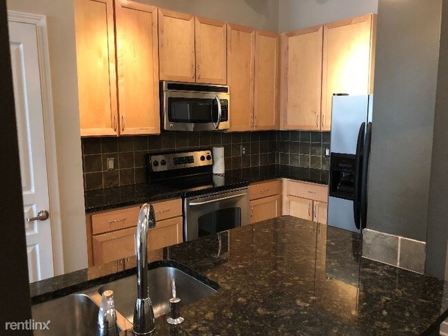 Foto del edificio - 2400 Vanderbilt Pl