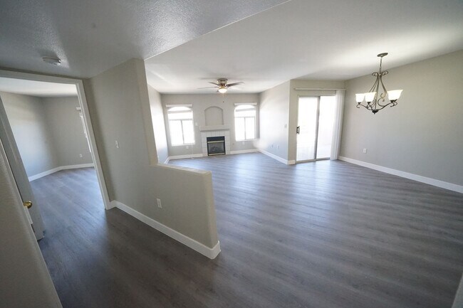 Building Photo - SHOWINGS AVAILABLE NOW