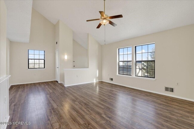 Foto del edificio - 709 Ivy Ct