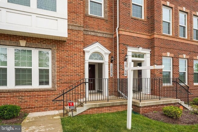 Foto del edificio - 12854 Cloverleaf Center Drive
