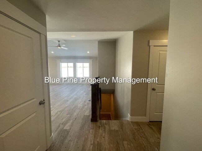 Foto del edificio - 387 Saddle Rock Ln