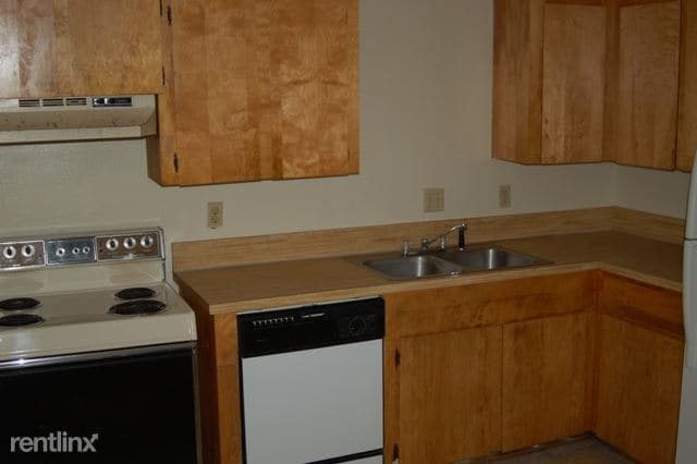 Building Photo - 2 br, 1 bath Duplex - 2712 Sprucewood St A