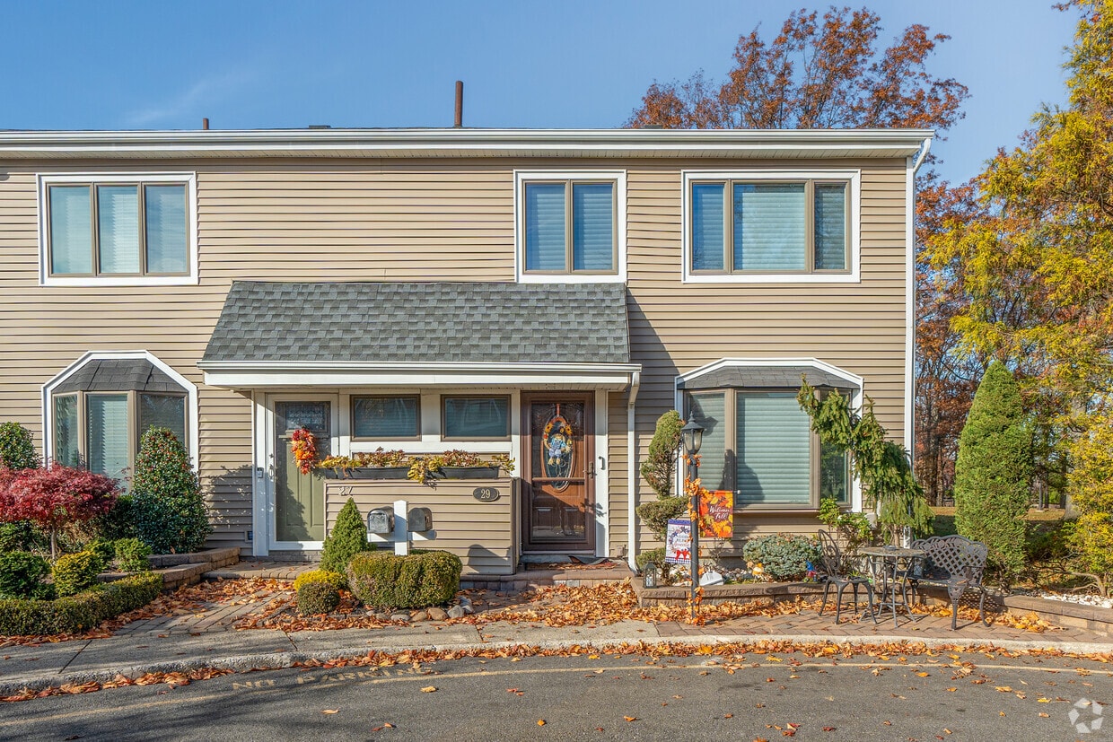 29 Meadow Ct - Woodbrooke Estates Condominiums
