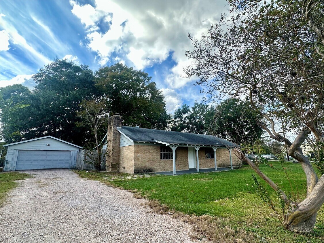 Foto principal - 3333 Longhorn Dr