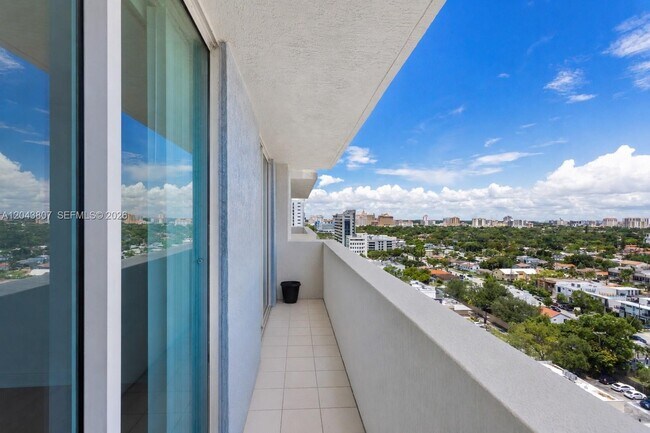 Foto del edificio - 3000 Coral Wy