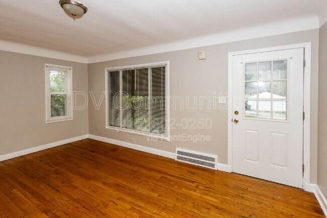 Foto del edificio - 19001 Nitra Ave