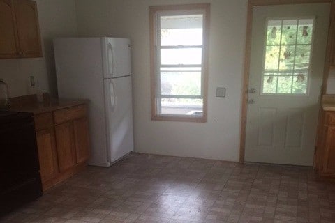 kitchen - 33 Aetna St