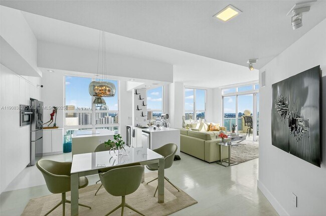 Foto del edificio - 1155 Brickell Bay Dr