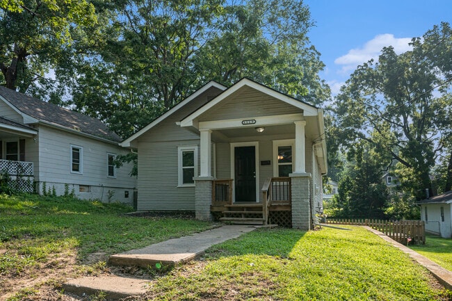 Building Photo - 1119 N Spring St