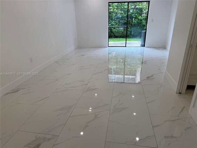 Foto del edificio - 6850 NW 173rd Dr