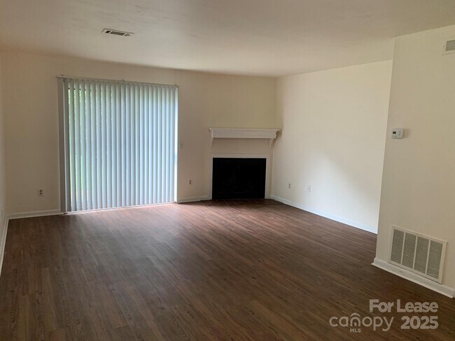 Foto del edificio - 6040 Heath Valley Rd