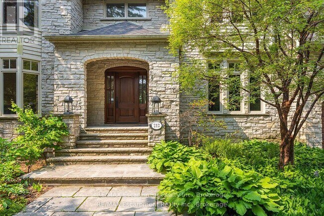 Building Photo - 212 Poplar Dr