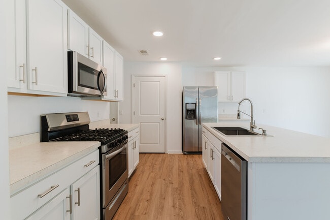 Building Photo - 204 Mascot Ct