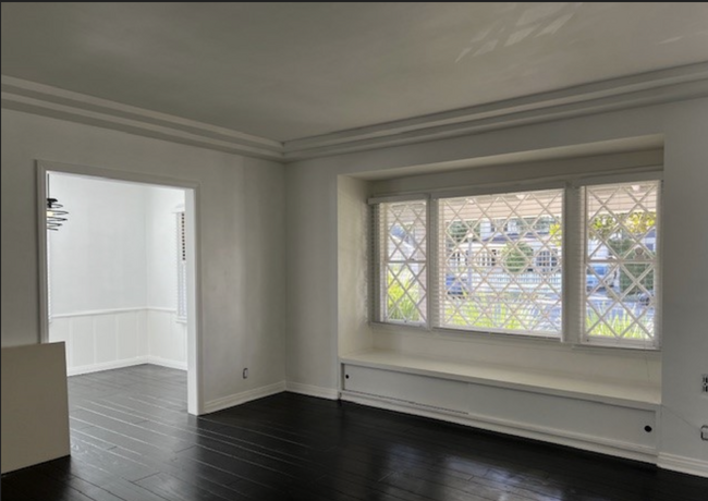 Foto del edificio - 4246 Farmdale Ave