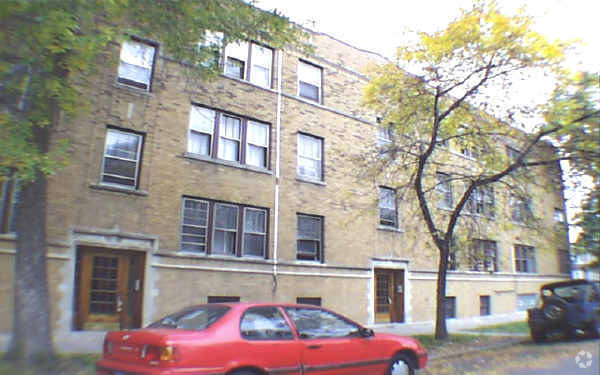 Foto principal - 3935 W Wrightwood Ave