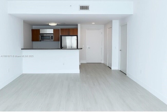 Foto del edificio - 300 S Biscayne Blvd