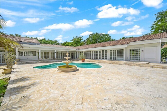 Foto del edificio - 6595 SW 102nd St