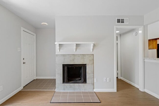 Building Photo - 18511 Egret Bay Blvd