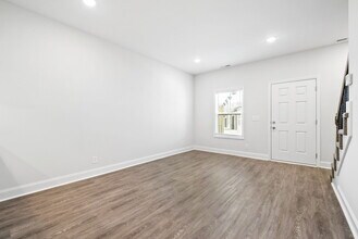 Building Photo - 760 Tracy Lane