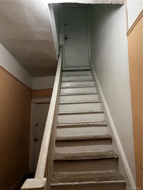 Foto del edificio - 496 E 3rd St