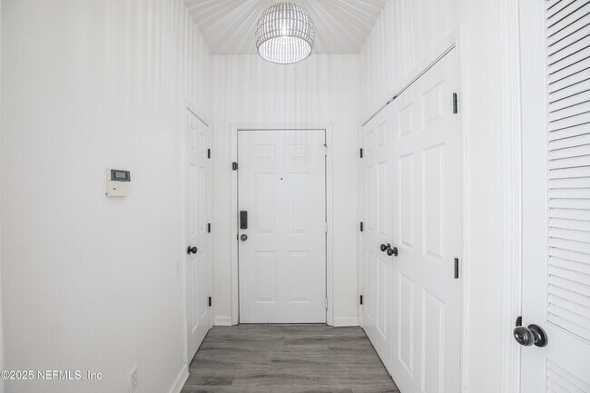 Building Photo - 7990 Baymeadows Rd