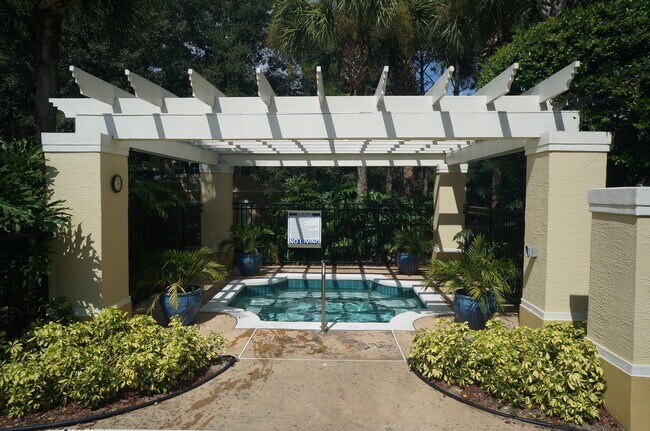 Building Photo - GOLF COURSE VIEW - FULLY UPGRADED WITH LAMINATE FLOORS & GRANITE COUNTERS