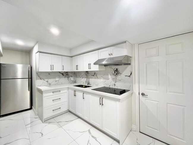 Building Photo - 5 Forest Edge Cres