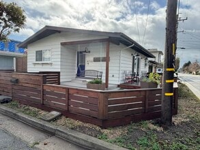 Front of cottage - 4710 Jewel St