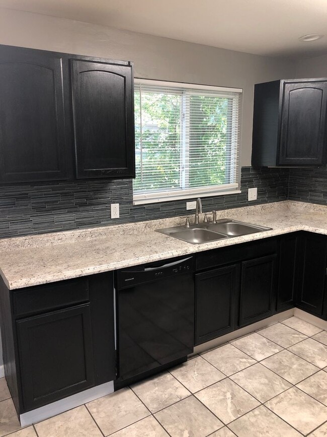 Building Photo - 3 Bedroom 1 Bath Beautifully Updated Home in Florissant, MO.