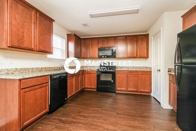 Building Photo - 4 Bedroom Pet-Friendly Home in Columbia, TN with Main Street Renewal