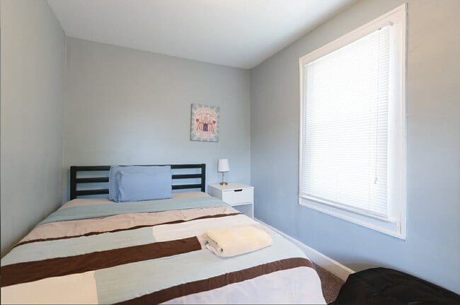 Photo - 911 E 49th St House