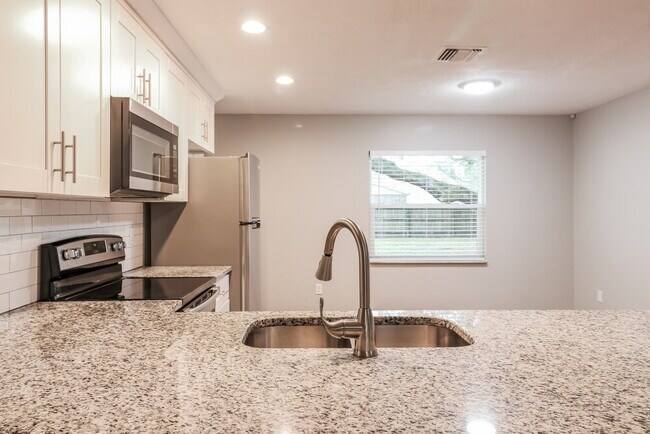 Foto del edificio - 3014 N Pineway Dr