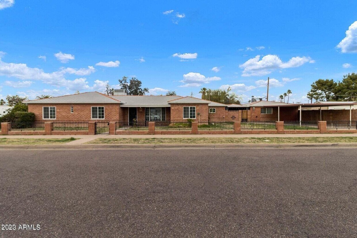 Primary Photo - 1330 E Monte Vista Rd