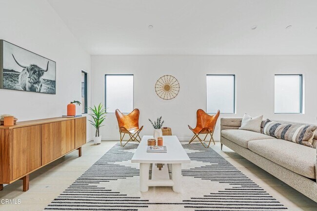 Building Photo - 5245 Hub St