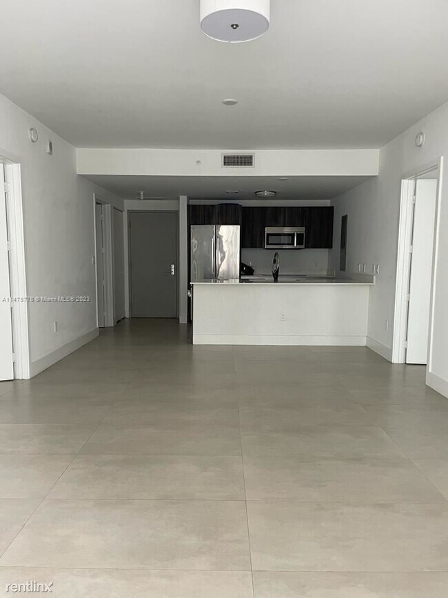 Building Photo - 2 br, 2.5 bath House - 488 NE 18th St Unit...