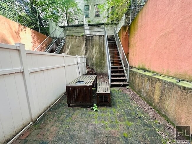 Building Photo - Luxury 1 Bedroom Duplex with Private Outdo...
