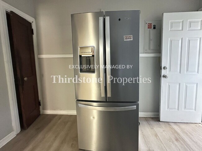 Foto del edificio - 6511 Evelyn Dr