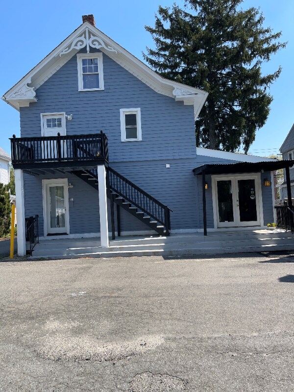 Primary Photo - 2468 Whitney Ave