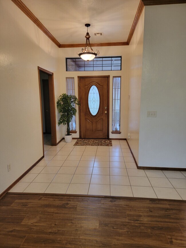 Foyer - 8415 Valley Creek Dr