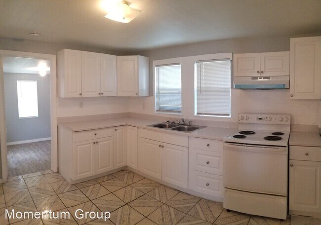 Building Photo - 3 br, 1 bath House - 3911 E. Hanna Ave.