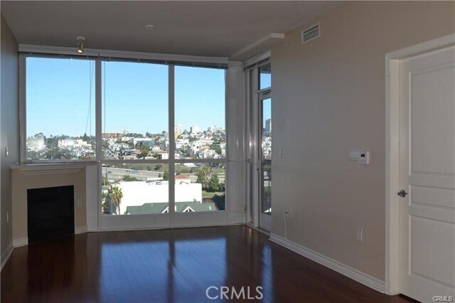 Foto del edificio - 300 W Beech St