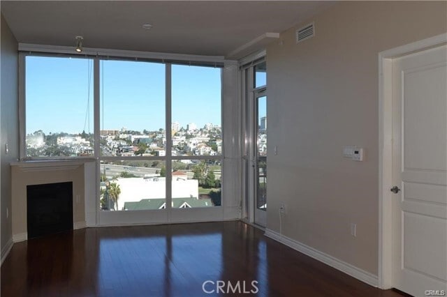 Building Photo - 300 W Beech St