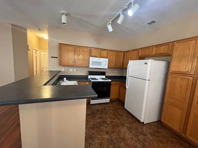 Building Photo - Beautiful  Home With Loft!