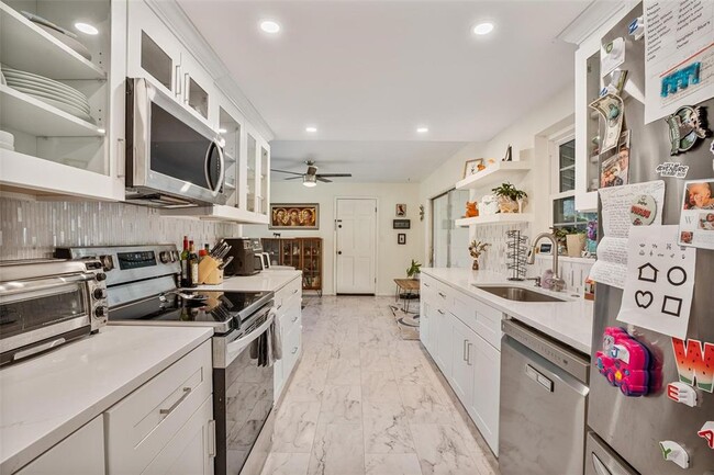 Building Photo - 2464 Lydia Way