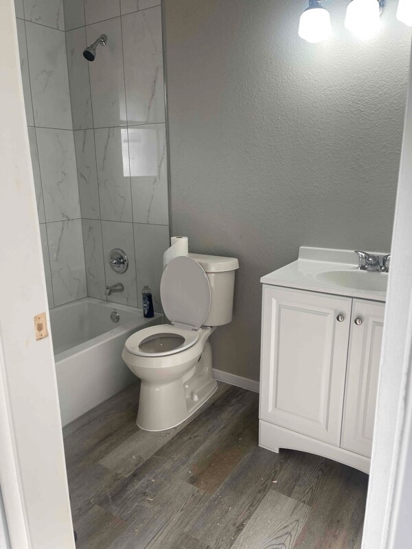 Foto del edificio - 8401 Garcreek Cir