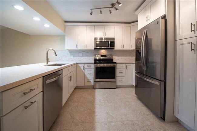 Building Photo - 924 Orange Isle